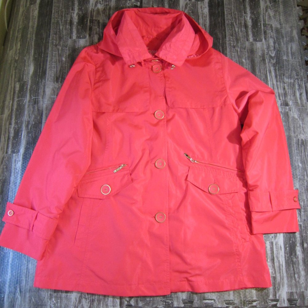 NWT, Wind/Water Resistant Rain Jacket w/Hood